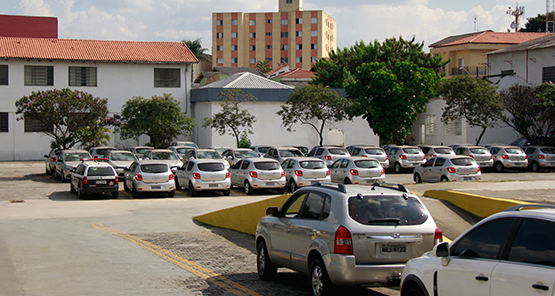Você está visualizando atualmente Falta de vagas de estacionamento prejudica comércio do Centro de Campo Grande