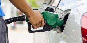 Leia mais sobre o artigo Petrobras reduz amanhã preços da gasolina e diesel nas refinarias