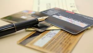 Leia mais sobre o artigo BC: uso de cartões de crédito e débito sobe, enquanto o de cheques cai