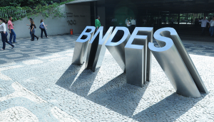 Leia mais sobre o artigo BNDES prevê desembolsos abaixo de R$ 80 bilhões em 2017