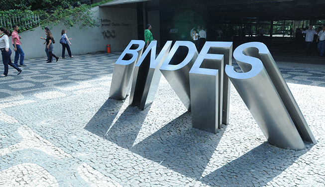 Você está visualizando atualmente BNDES prevê desembolsos abaixo de R$ 80 bilhões em 2017