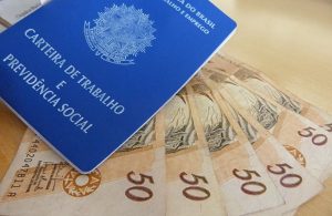 Leia mais sobre o artigo Governo aumenta para R$ 1.088 previsão para mínimo em 2021