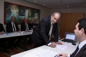 Leia mais sobre o artigo José Roberto Tadros é eleito presidente da CNC
