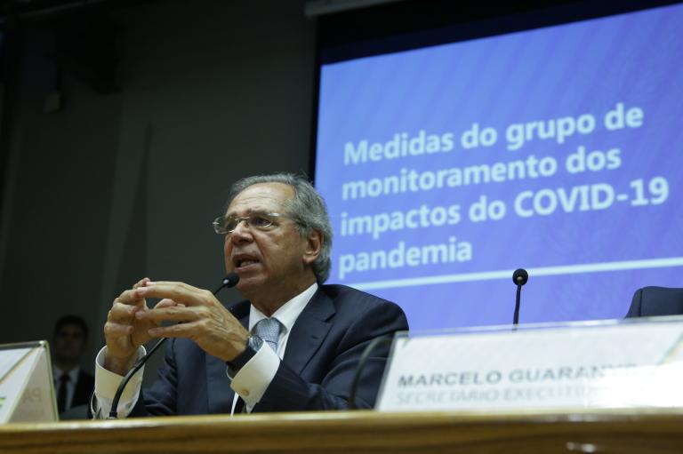 Você está visualizando atualmente Guedes anuncia pacote de medidas de R$ 147,3 bilhões em resposta ao novo coronavírus