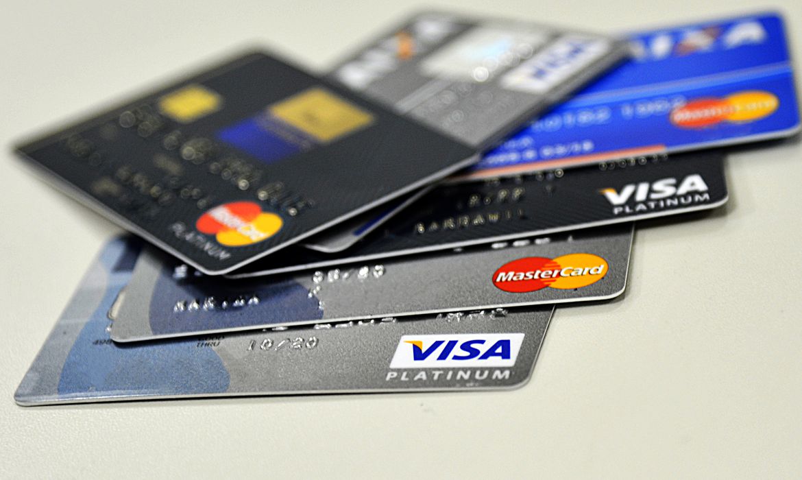 Você está visualizando atualmente Pagamentos com cartões de crédito crescem 42% no primeiro trimestre
