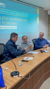 Leia mais sobre o artigo ﻿Programa Vai Turismo entrega carta de recomendações do setor para o candidato Eduardo Riedel
