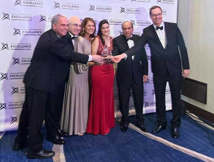 Leia mais sobre o artigo CNC recebe troféu pela premiação internacional da UniCNC