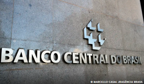 Leia mais sobre o artigo Mercado financeiro reduz previsão da inflação para 4,95%