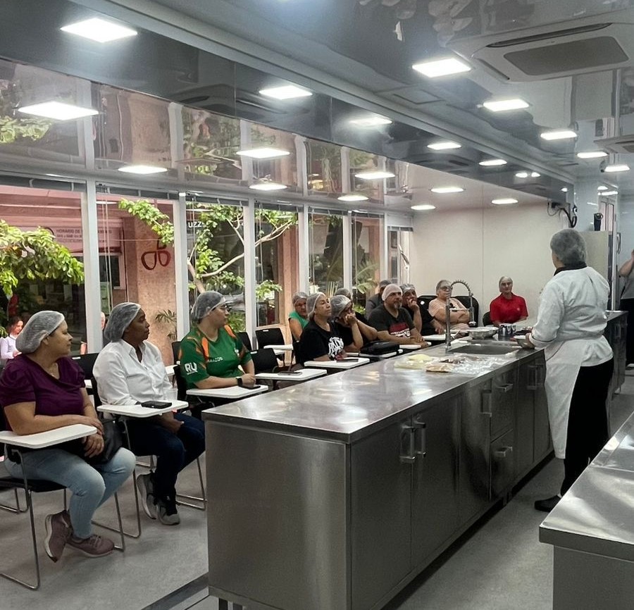 Leia mais sobre o artigo Carreta-Escola de Gastronomia do Senac estaciona no centro da Capital e leva cursos gratuitos à população